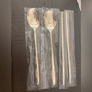 4 Pcs Asian Stainless 18-10 Embossed Chopsticks And Spoons set